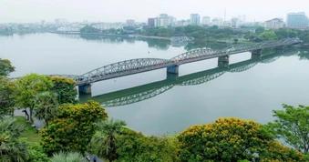 Tạm cấm hoàn toàn cầu Trường Tiền vào buổi đêm từ 1/6