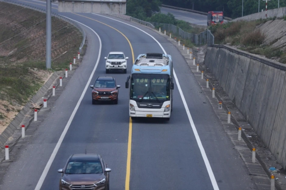 Tạm dừng khai thác tuyến cao tốc Cam Lộ - La Sơn vào ban đêm Tạm dừng khai thác tuyến cao tốc Cam Lộ - La Sơn vào ban đêm