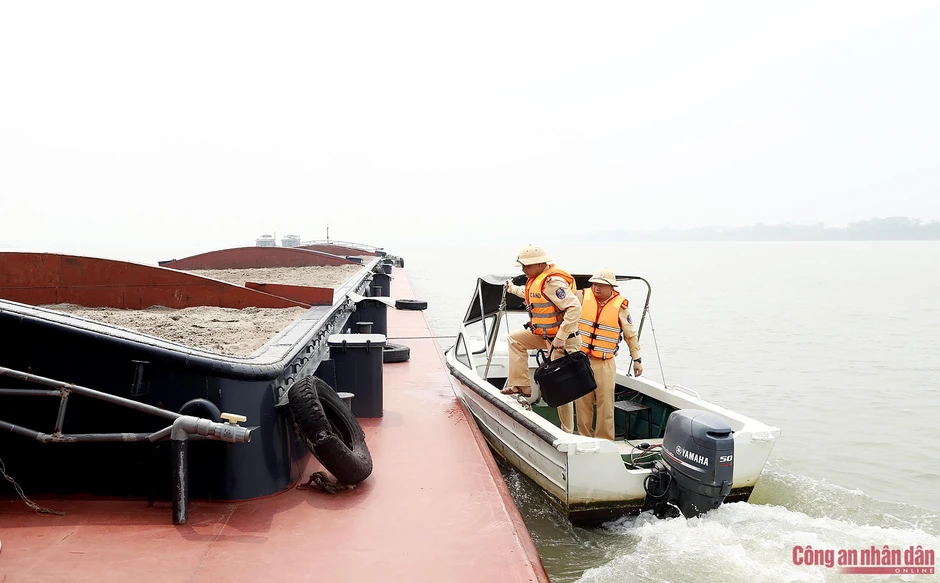 Tăng cường kiểm soát an toàn các tuyến sông Thủ đô trước mùa mưa bão