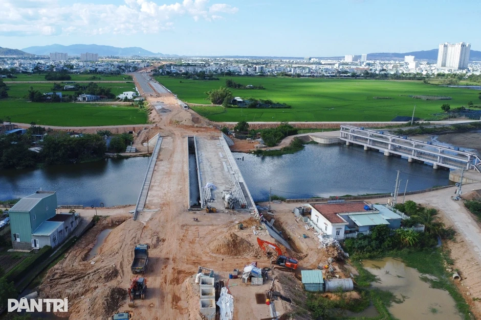 Tăng tốc hoàn thiện tuyến đường bộ ven biển quốc gia