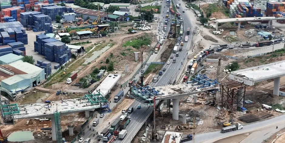 Tăng tốc thi công nút giao Tân Vạn, phấn đấu thông tuyến chính cuối năm Tăng tốc thi công nút giao Tân Vạn, phấn đấu thông tuyến chính cuối năm