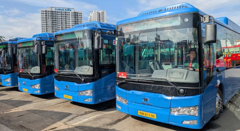 Tạo đột phá từ xe buýt “sạch” và miễn phí đi lại bằng xe buýt Tạo đột phá từ xe buýt “sạch” và miễn phí đi lại bằng xe buýt