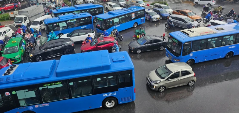 Tạo đột phá từ xe buýt “sạch” và miễn phí đi lại bằng xe buýt Tạo đột phá từ xe buýt “sạch” và miễn phí đi lại bằng xe buýt