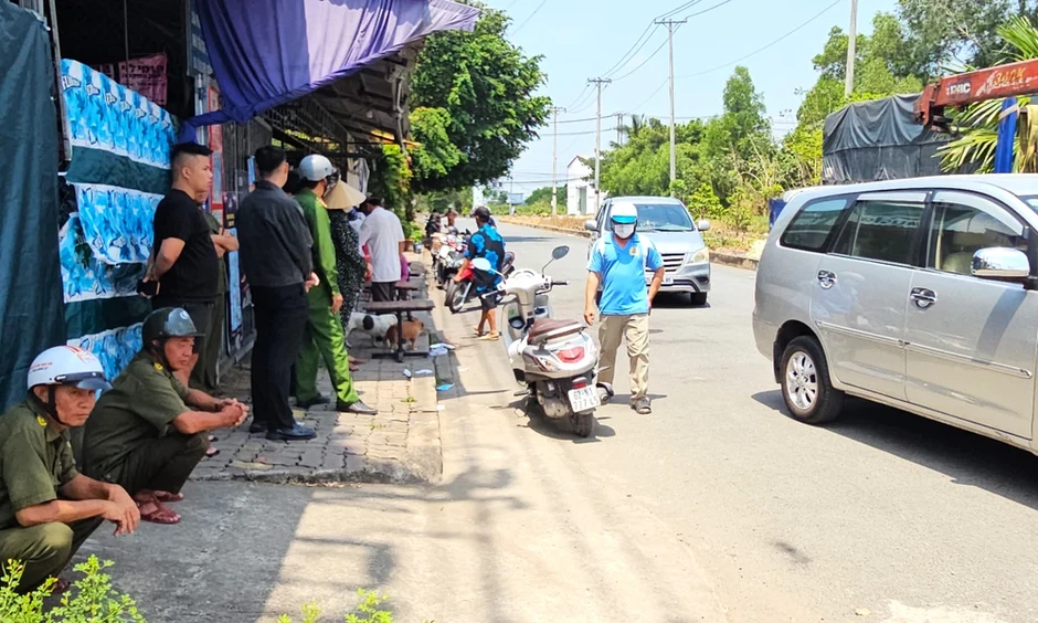 Tây Ninh: Đường vào khu dân cư bị chặn, chính quyền lên tiếng