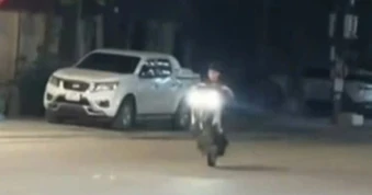 Thanh niên 17 tuổi bị tịch thu phương tiện vì bốc đầu xe máy