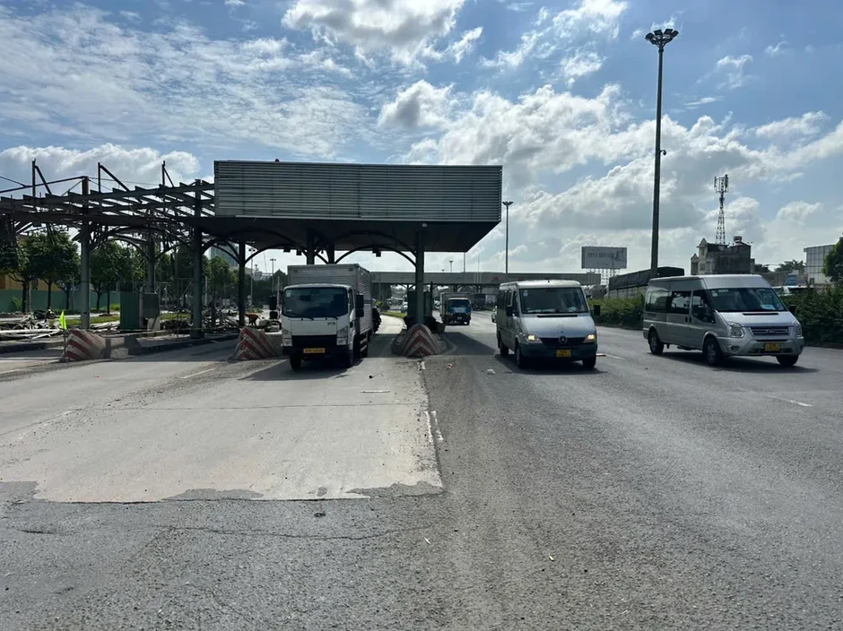 Tháo dỡ trạm thu phí cầu Đồng Nai trên quốc lộ 1 Tháo dỡ trạm thu phí cầu Đồng Nai trên quốc lộ 1