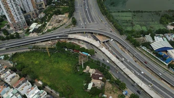 Thêm nhánh cầu ở nút giao lớn nhất TP HCM sắp thông xe