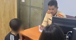 Thiếu niên 11 tuổi thuê xe đạp điện phóng lạng lách trên đường ở Hà Nội
