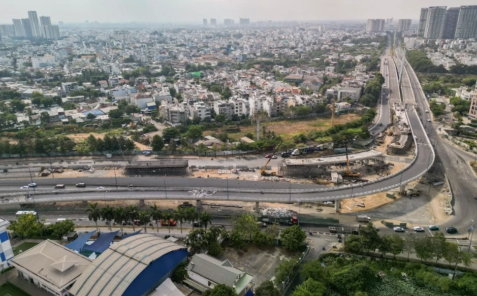 Thông xe cầu ở nút giao 3 tầng lớn nhất TP HCM Thông xe cầu ở nút giao 3 tầng lớn nhất TP HCM