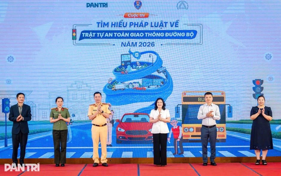 Thứ trưởng Bộ Nội vụ: “Hiểu luật để bảo vệ mình và bảo vệ người khác” Thứ trưởng Bộ Nội vụ: “Hiểu luật để bảo vệ mình và bảo vệ người khác”