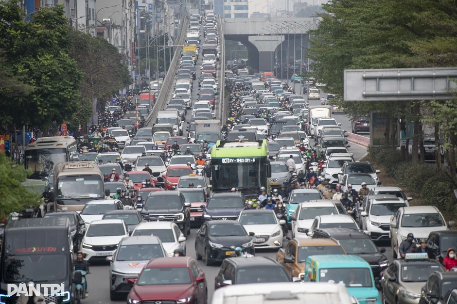 Toàn bộ taxi tại Hà Nội sẽ chuyển sang xe điện từ năm 2030
