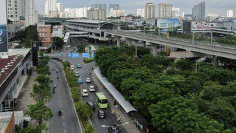 TP HCM lắp mái che nối trạm xe buýt với ga metro