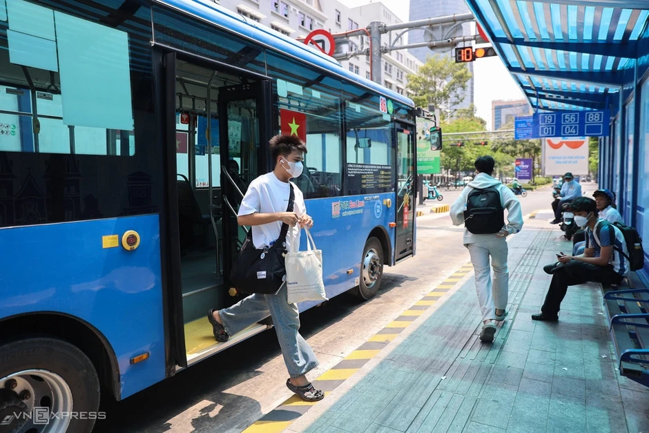 TP HCM vận động công chức đi xe buýt, metro hai lần mỗi tuần TP HCM vận động công chức đi xe buýt, metro hai lần mỗi tuần