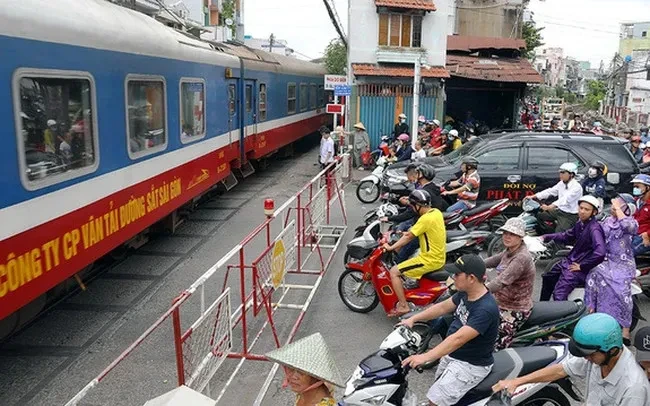 TPHCM cương quyết xử lý dứt điểm các lối đi tự mở qua đường sắt TPHCM cương quyết xử lý dứt điểm các lối đi tự mở qua đường sắt