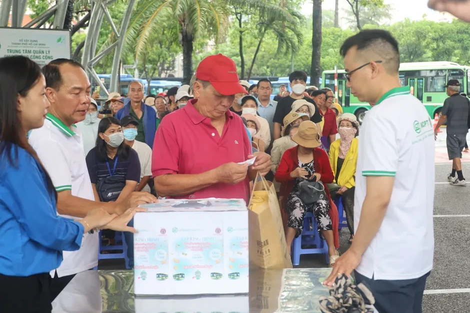 TPHCM: Đi xe buýt, có cơ hội nhận quà với tổng trị giá 100 triệu đồng TPHCM: Đi xe buýt, có cơ hội nhận quà với tổng trị giá 100 triệu đồng