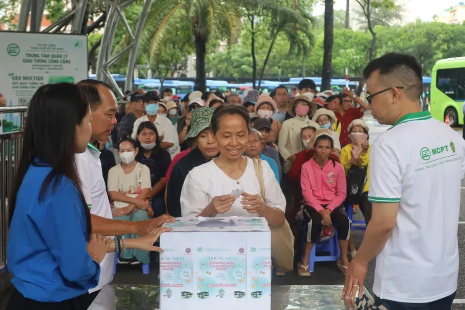TPHCM: Đi xe buýt, có cơ hội nhận quà với tổng trị giá 100 triệu đồng TPHCM: Đi xe buýt, có cơ hội nhận quà với tổng trị giá 100 triệu đồng