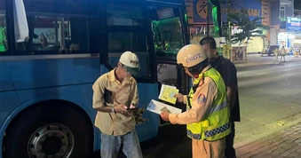 TPHCM: Tăng cường kiểm tra xe khách ở các tuyến đường trọng điểm