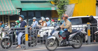 Tra cứu danh sách xe máy đi ngược chiều ở TPHCM