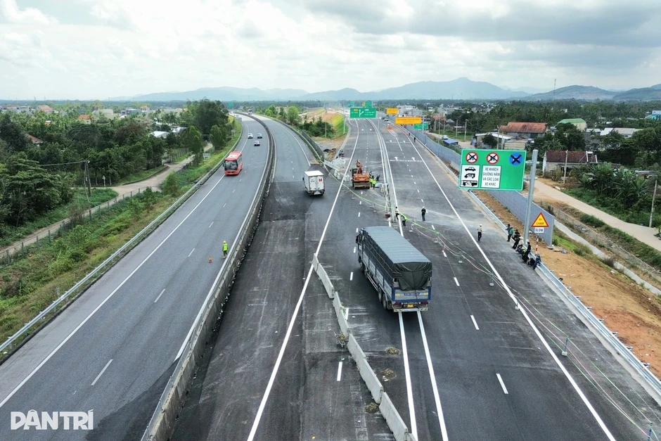 Từ 14/8 thu phí 5 đoạn cao tốc Quảng Ngãi - Nha Trang