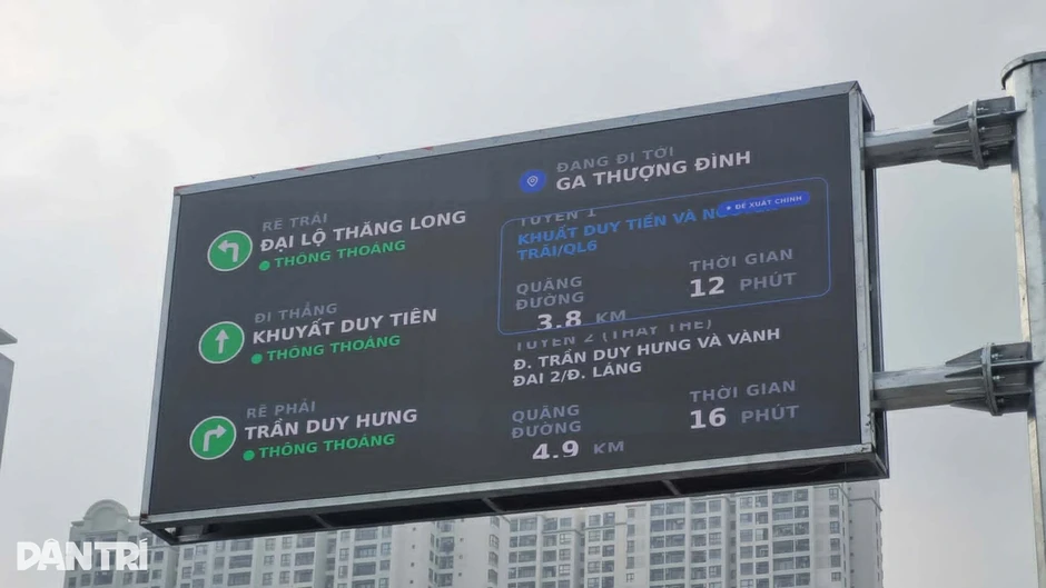 Tự tin di chuyển "như có người dẫn đường" nhờ màn hình LED báo tắc, ngập