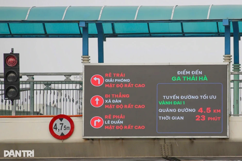 Tự tin di chuyển "như có người dẫn đường" nhờ màn hình LED báo tắc, ngập