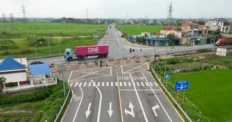 Tuyến đường 560 tỷ đồng ở Ninh Bình bị "đứt đoạn" vì rào chắn