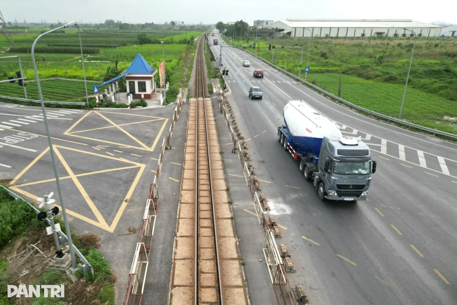 Tuyến đường 560 tỷ đồng ở Ninh Bình bị "đứt đoạn" vì rào chắn