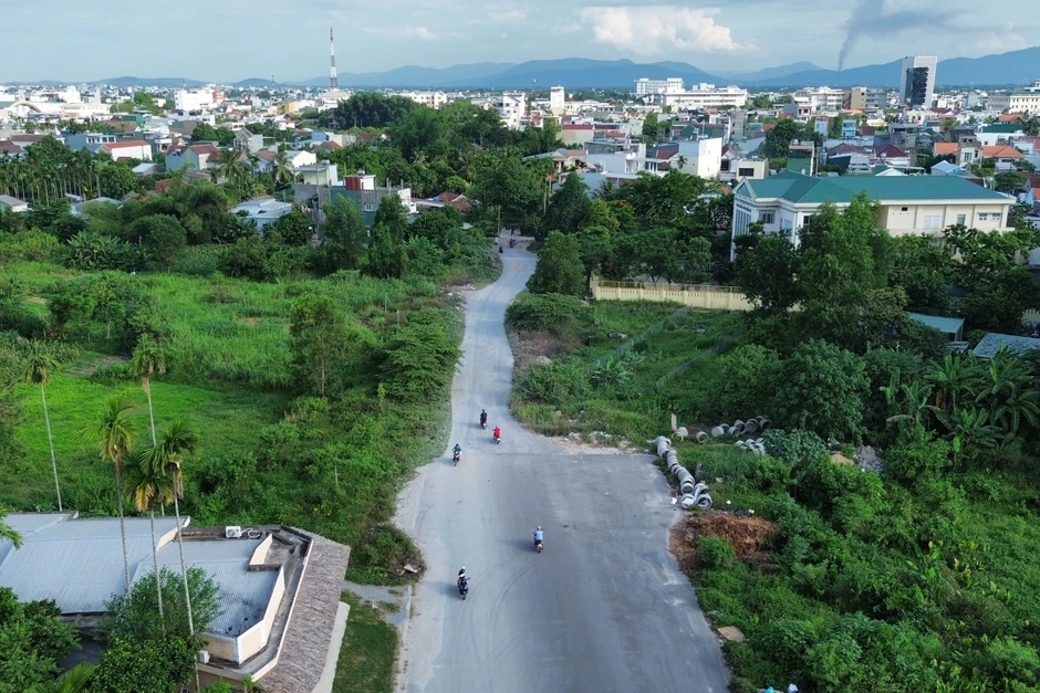 Tuyến đường gần 1km thi công 10 năm chưa xong Tuyến đường gần 1km thi công 10 năm chưa xong