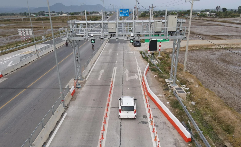 Ùn tắc tại trạm thu phí ETC đường cao tốc, Lâm Đồng kiến nghị xử lý dứt điểm Ùn tắc tại trạm thu phí ETC đường cao tốc, Lâm Đồng kiến nghị xử lý dứt điểm