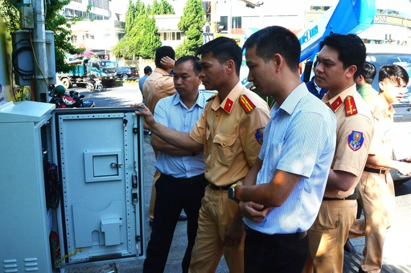 Ứng dụng hệ thống điều khiển giao thông thông minh cho đô thị Đà Lạt Ứng dụng hệ thống điều khiển giao thông thông minh cho đô thị Đà Lạt
