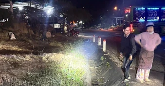 Va chạm ô tô khách trong đêm, 2 người đi xe máy tử vong
