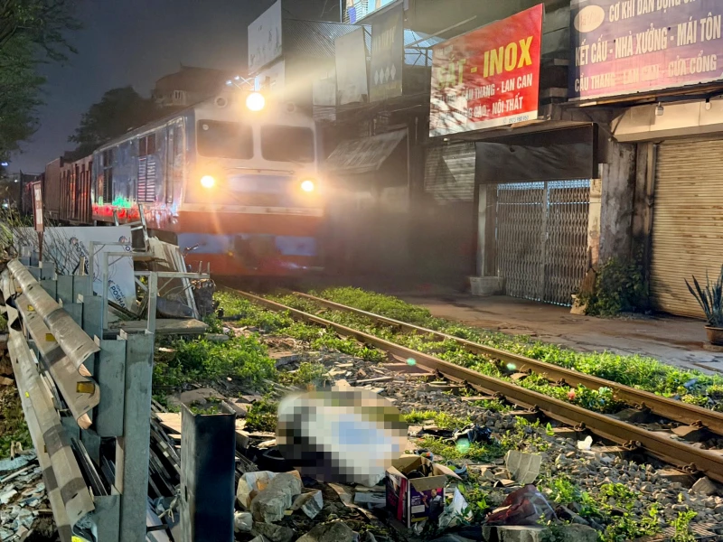 Va chạm với tàu hoả, tài xế xe máy tử vong tại chỗ
