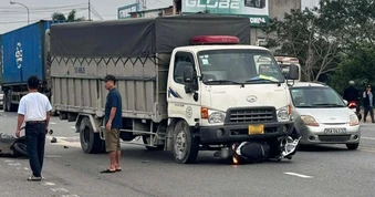 Va chạm với xe tải, 2 người chết, 1 người bị thương