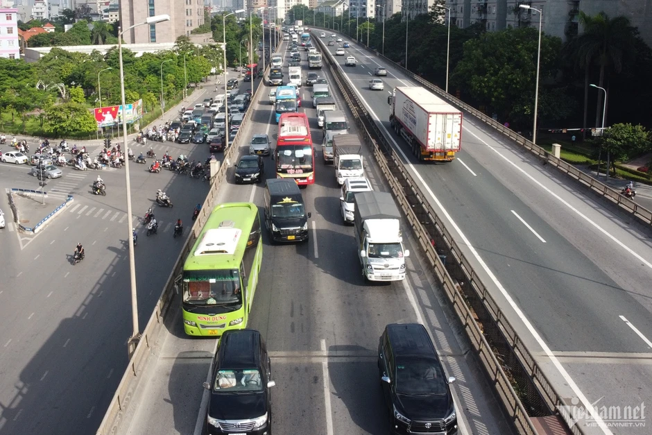 Vành đai 3 Hà Nội bỏ làn khẩn cấp: Thêm một làn xe, rủi ro khó lường? Vành đai 3 Hà Nội bỏ làn khẩn cấp: Thêm một làn xe, rủi ro khó lường?