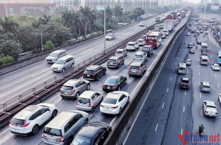 Vành đai 3 trên cao Hà Nội: Có nên bỏ làn khẩn cấp theo đoạn, theo giờ? Vành đai 3 trên cao Hà Nội: Có nên bỏ làn khẩn cấp theo đoạn, theo giờ?