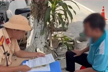 Vi phạm giao thông, tài xế taxi và chủ xe bị phạt tổng hơn 114 triệu đồng Vi phạm giao thông, tài xế taxi và chủ xe bị phạt tổng hơn 114 triệu đồng