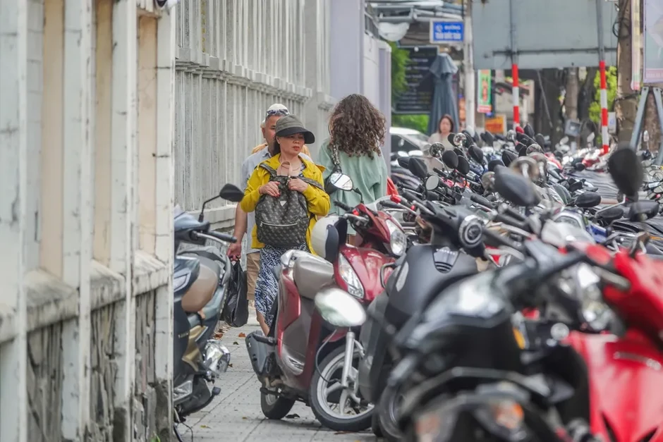 Vỉa hè Đà Nẵng trước thời điểm “lập lại trật tự” Vỉa hè Đà Nẵng trước thời điểm “lập lại trật tự”