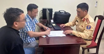 Vụ hỏi CSGT "em có biết anh không?": Tài xế ô tô bị phạt 19,5 triệu đồng
