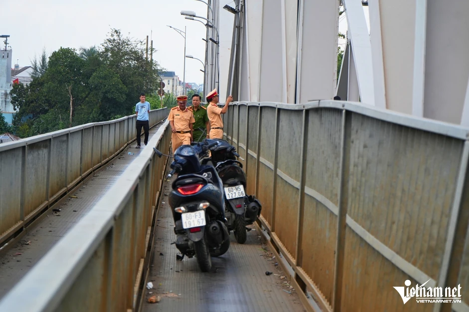 Vụ sà lan tông cầu Ghềnh: Kết quả nồng độ cồn của tài công và nguyên nhân ban đầu Vụ sà lan tông cầu Ghềnh: Kết quả nồng độ cồn của tài công và nguyên nhân ban đầu