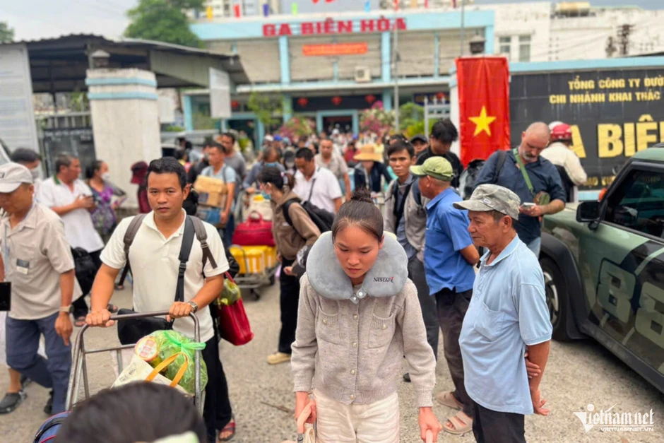 Vụ sà lan tông vào cầu Ghềnh: Thiệt hại hơn 40 tỷ đồng Vụ sà lan tông vào cầu Ghềnh: Thiệt hại hơn 40 tỷ đồng