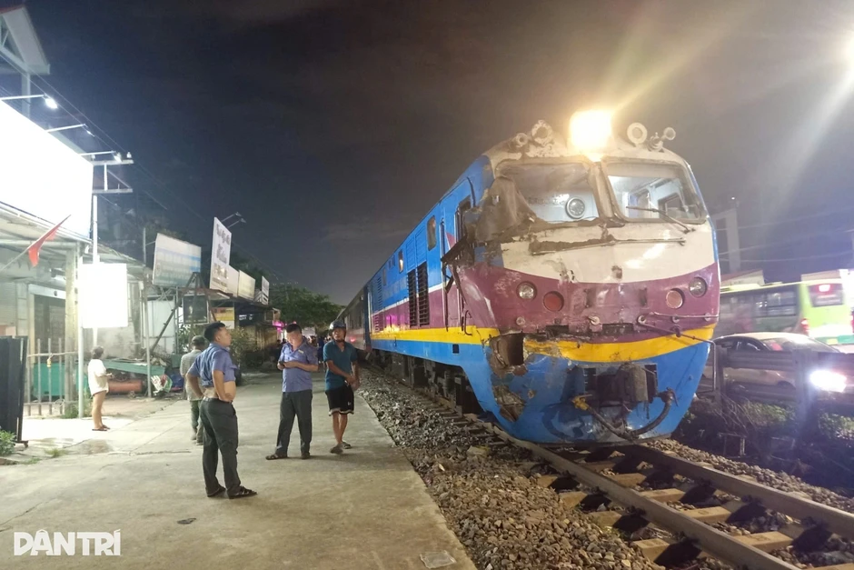 Vụ tàu hỏa tông ô tô tải ở Hà Nội: Đề nghị xem xét trách nhiệm của lái xe Vụ tàu hỏa tông ô tô tải ở Hà Nội: Đề nghị xem xét trách nhiệm của lái xe