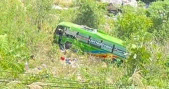 Vụ xe khách chở 12 người lao xuống vực sâu: Ô tô mất phanh khi đổ đèo?