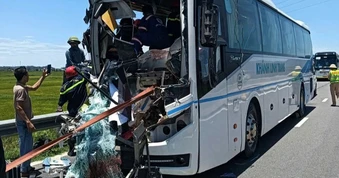 Vụ xe khách gặp nạn, 20 người bị thương: Đoàn 600 người đang đi biển Cửa Lò
