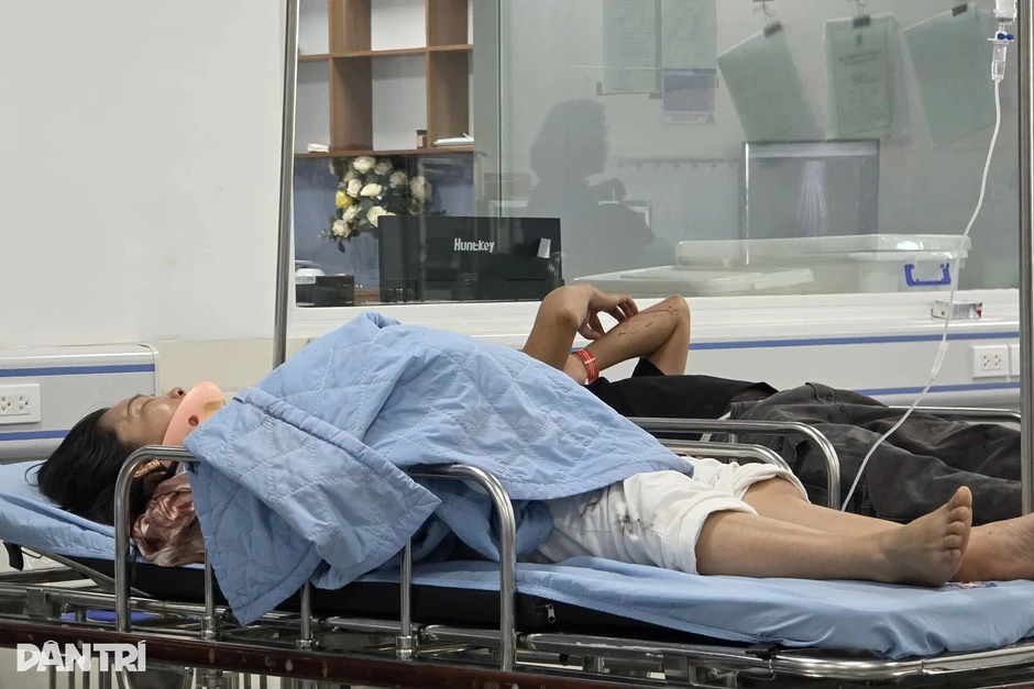 Vụ xe khách gặp nạn, 20 người bị thương: Đoàn 600 người đang đi biển Cửa Lò Vụ xe khách gặp nạn, 20 người bị thương: Đoàn 600 người đang đi biển Cửa Lò