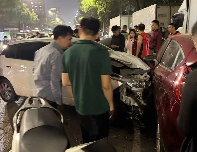 Xác định danh tính tài xế gây tai nạn liên hoàn trên đường Nguyễn Chánh Xác định danh tính tài xế gây tai nạn liên hoàn trên đường Nguyễn Chánh