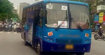 Xác định nguyên nhân vụ người phụ nữ mắc kẹt dưới gầm xe buýt ở Hà Nội