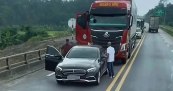 Xác minh clip Mercedes chặn đầu cả dòng xe trên cao tốc Nội Bài - Lào Cai