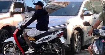 Xác minh clip tài xế ô tô và xe máy liên tục tạt đầu, "ghè" nhau trên đường