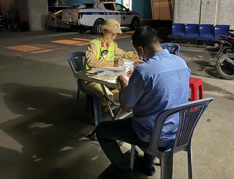 Xe cấp cứu 'mất quyền ưu tiên', nam tài xế trần tình lý do Xe cấp cứu 'mất quyền ưu tiên', nam tài xế trần tình lý do