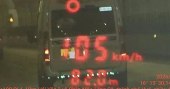 Xe khách chạy 105km/h trong hầm Hải Vân, gấp 1,5 lần tốc độ cho phép
